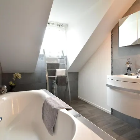 Quaint In With Jacuzzi Villa